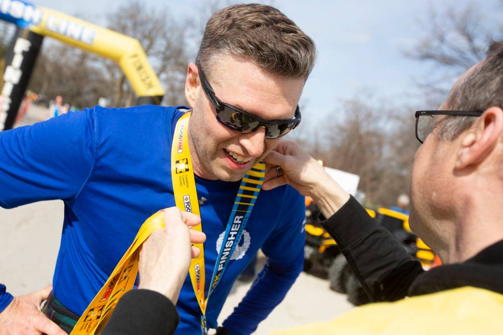 BROOK JONES / WINNIPEG FREE PRESS
                                Queen’s Own Cameron Highlanders of Canada Lt.-Col. Jon Baker receives a finisher medal after completing the marathon.