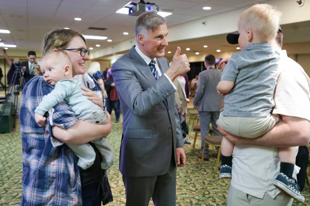 RUTH BONNEVILLE / WINNIPEG FREE PRESS
Kristy Leckie, Ian Leckie, Robert (2yrs) and George (2 months), are greeted by PPC leader Maxime Bernier Friday.