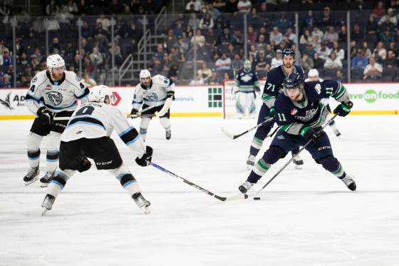 Seattle Thunderbirds centre Brad Lambert carries the puck into Winnipeg’s zone during third-period action on May 13. (Brook Jones / Winnipeg Free press files)