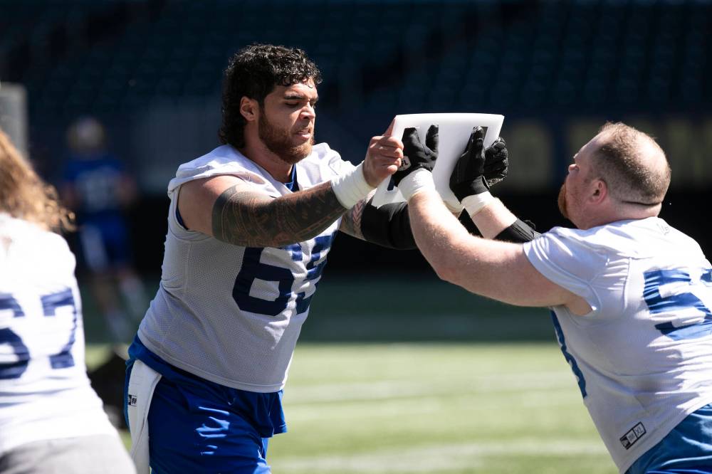BROOK JONES / WINNIPEG FREE PRESS
Winnipeg Blue Bombers offensive line Asotui Eli (No. 65) participates in a drill during training camp. “I feel really good,” said Eli. “I’ve been working out this offseason and I feel in shape. I’m ready to play wherever the team might need me.”