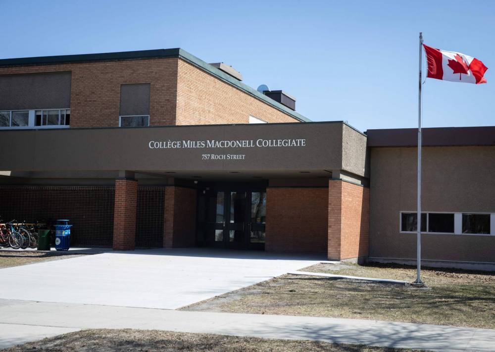 JESSICA LEE / WINNIPEG FREE PRESS FILES
International Baccalaureate alumni want to create an endowment fund to keep the prestigious academic program alive at Miles Macdonell Collegiate.