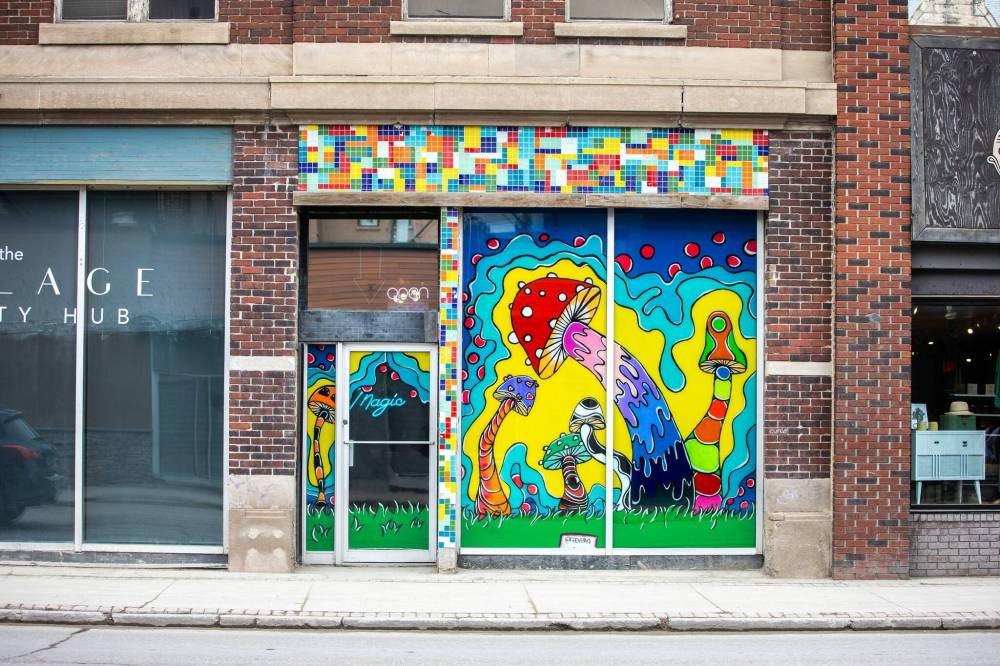 MIKAELA MACKENZIE / WINNIPEG FREE PRESS
Magic Mush in Osborne Village, with its bright street-facing mural of red and green topped mushrooms, claims to be the first-of-its-kind magic mushroom dispensary in Manitoba.