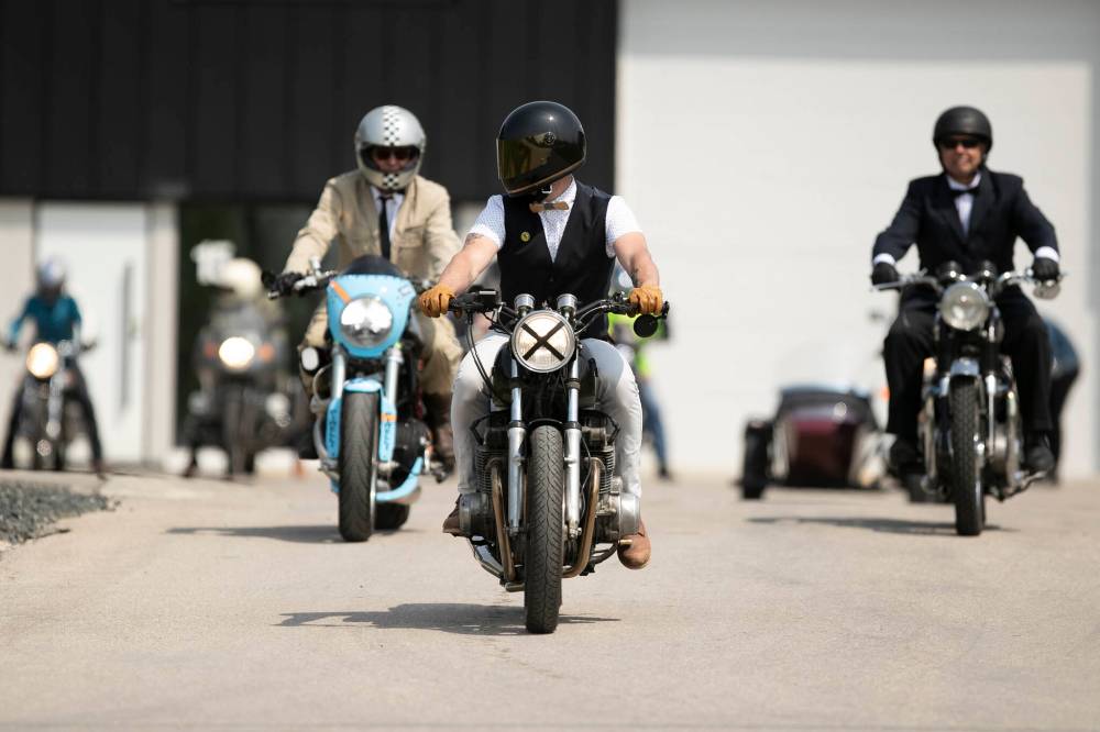 BROOK JONES / WINNIPEG FREE PRESS
Distinuished Gentleman’s Ride co-organizer for the Winnipeg ride, Marc Perrault, leads the group of riders at the start of the ride on Mission Street.