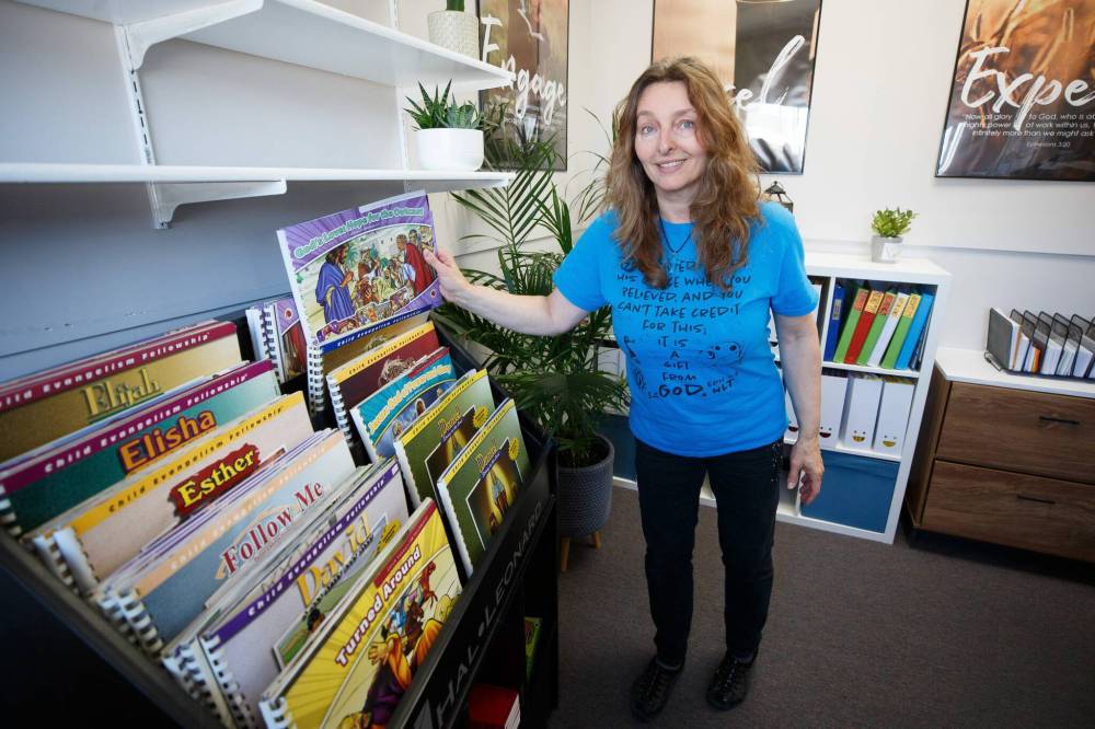 Mike Deal / Winnipeg Free Press files
Laura Lawrence, Discovery Time director, with a selection of education material at Child Evangelism Fellowship of Manitoba.