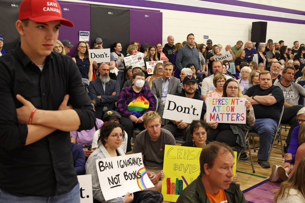 Tim Smith/The Brandon Sun
Brandon residents filled the Vincent Massey High School gymnasium for a Brandon School Board meeting as dozens of delegates spoke in response to a previous proposal to remove books from school libraries including LGBTQ+ literature and sexual education resources as well as other books.