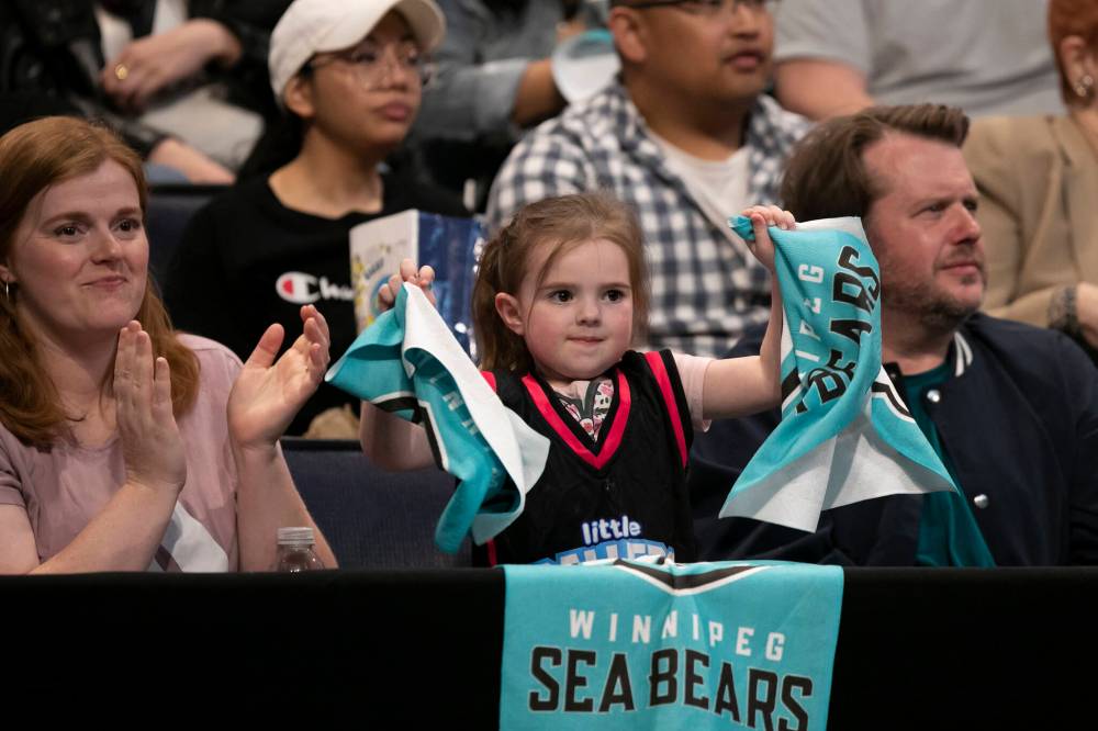 BROOK JONES / WINNIPEG FREE PRESS
Four-year-old Emmeline Merke shows her enthusiasm and colours for the home team.