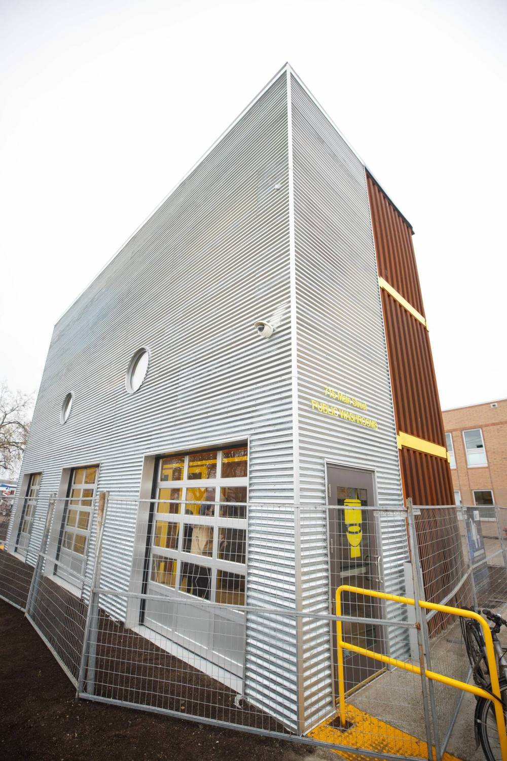 MIKE DEAL / WINNIPEG FREE PRESS FILES
The Winnipeg Foundation will provide up to $900,000 over four years to Ma Mawi Wi Chi Itata Centre so it can add up to eight hours of daily peer support service at the Amoowigamig facility (715 Main St.).