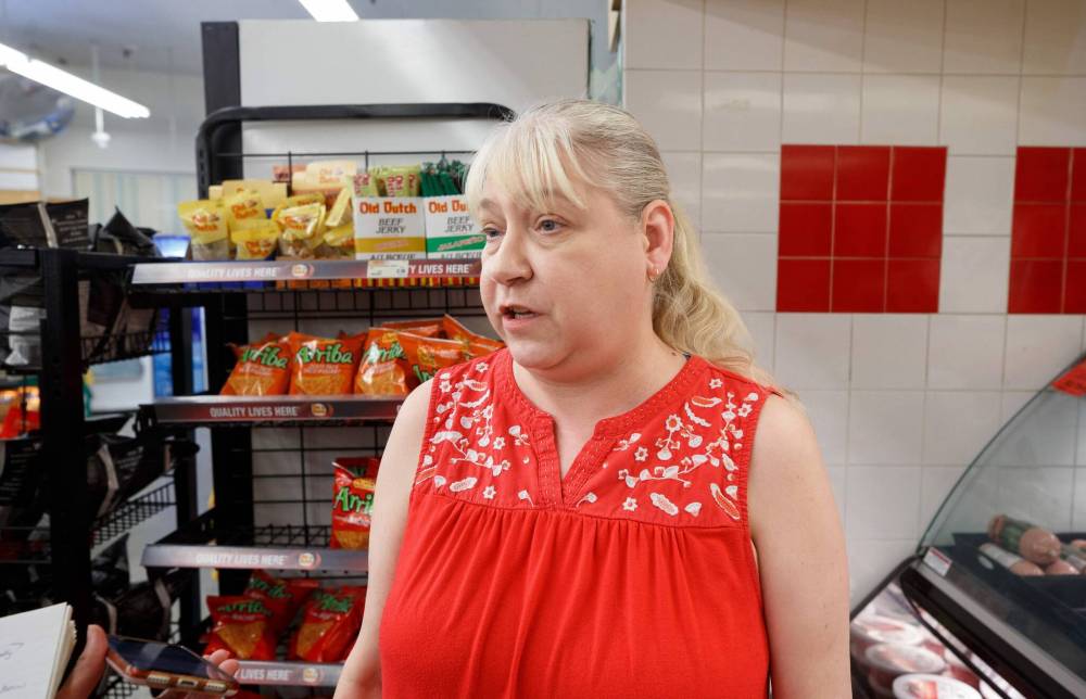 Mike Deal / Winnipeg Free Press
Janna Ingeberg says high inflation has taken a bite out of her budget for healthy food.