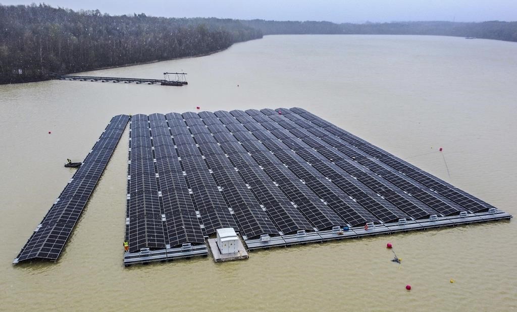 Floating Solar Beacons Long popular in Asia, floating solar catches on in US – Winnipeg Free Press