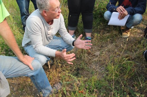 Alberta entomologist Kevin Floate, shown in this handout image as he speaks to students, is ready to start spreading the news that he has compiled a comprehensive guide into cow dung insects in Canada. Floate is an Agriculture and Agri-Food Canada scientist at the Lethbridge Research and Development Centre. THE CANADIAN PRESS/HO-University of Lethbridge-Dr. Cameron Goater
**MANDATORY CREDIT **