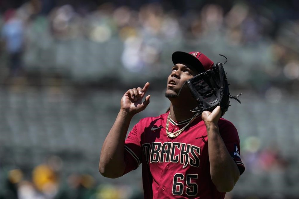 Arizona Diamondbacks' Luis Frías gestures as he walks to the dugout after pitching against the Oakland Athletics during the sixth inning of a baseball game in Oakland, Calif., Wednesday, May 17, 2023. (AP Photo/Godofredo A. Vásquez)