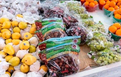 Statistics Canada says fewer fresh fruits and vegetables were available to Canadians in 2022, due to factors such as ongoing supply chain issues, labour shortages and price increases. Assorted&nbsp;fruit is shown at a market in Montreal on Thursday, June 13, 2019. THE CANADIAN PRESS/Paul Chiasson