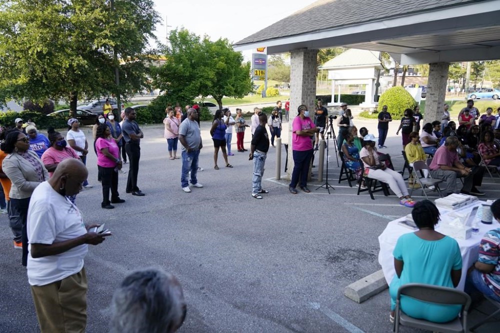 Community mourns teenager’s death after gas station owner charged with ...