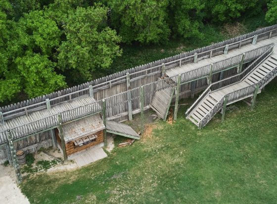 The platform that collapsed at Fort Gibraltar. (David Lipnowski / Winnipeg Free Press)