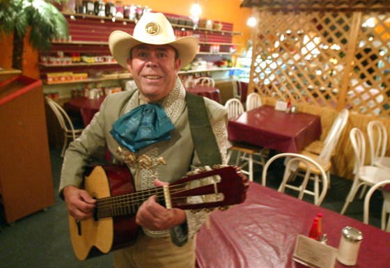 Oh, to be serenaded one more time by La Fiesta’s José Valdes while enjoying a pupusa or poderoso. (Phil Hossack / Winnipeg Free Press files)