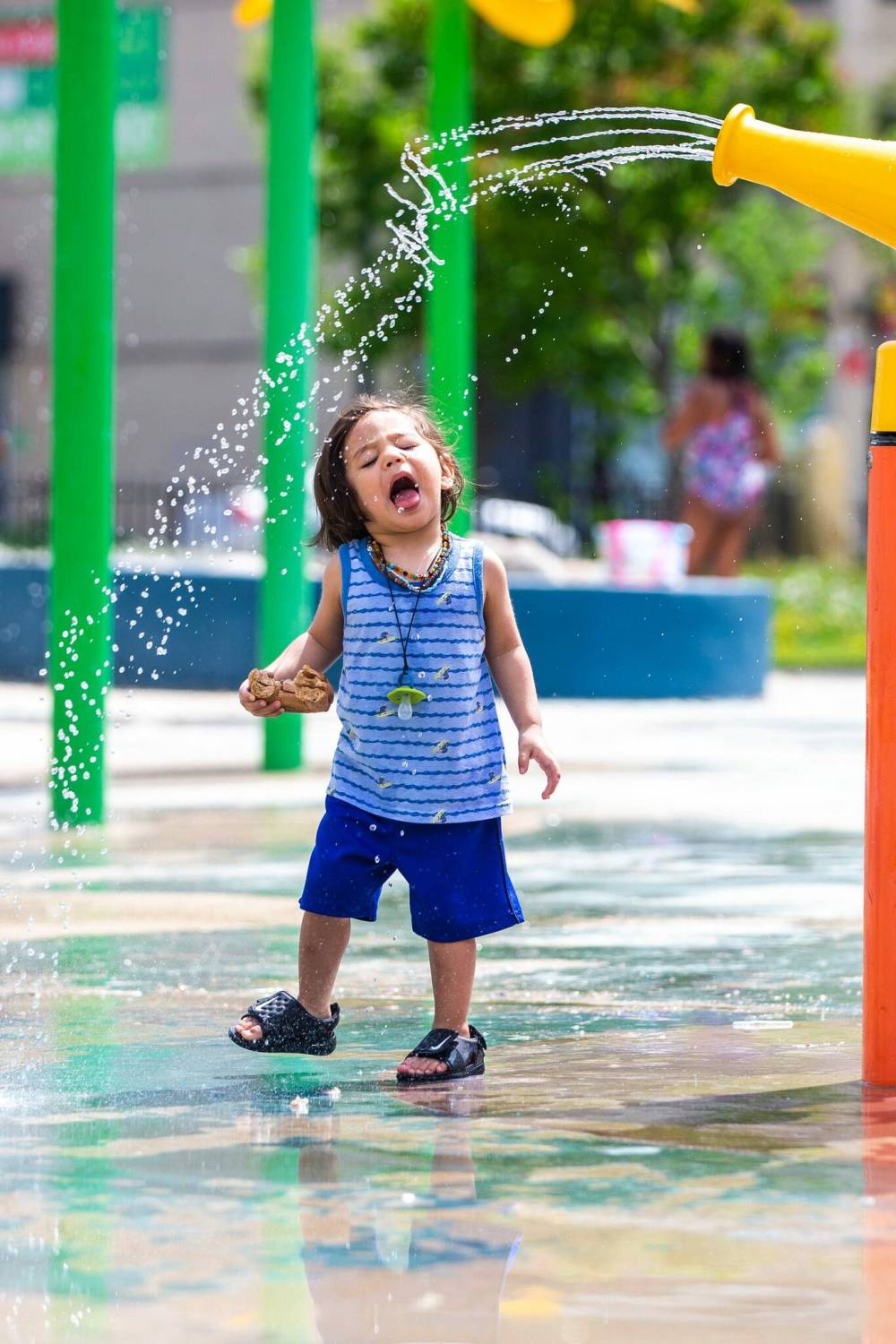 MIKAELA MACKENZIE / WINNIPEG FREE PRESS
Luxton Komaransky takes a drink from a water feature at the splash pad in Central Park on Friday, June 2, 2023. Environment Canada has put out a weather warning for the extreme heat coming this weekend.
