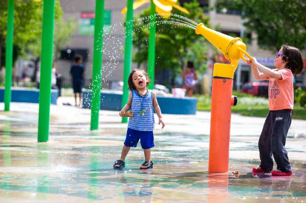 MIKAELA MACKENZIE / WINNIPEG FREE PRESS
The city has set up three hydration stations and opened most spray pads and wading pools earlier than usual.