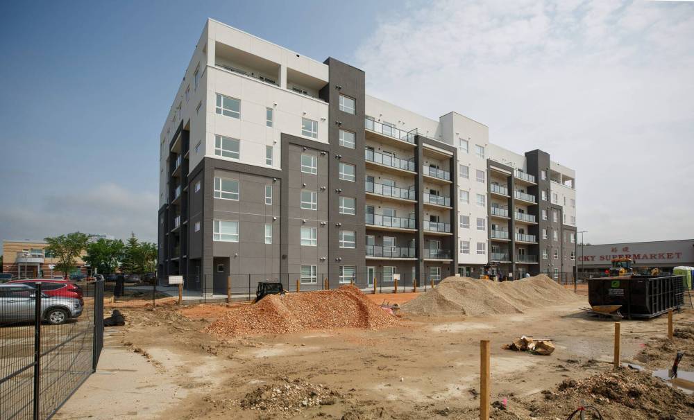 Mike Deal / Winnipeg Free Press 
                                Paragon Living’s Jefferson Avenue building sold out after four months of advertising, said Nigel Furgus, Paragon’s president and CEO.