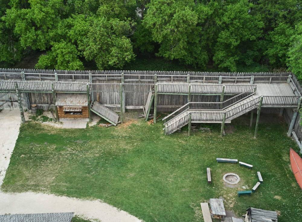 DAVID LIPNOWSKI / WINNIPEG FREE PRESS FILES
An elevated walkway at Fort Gibraltar collapsed during a school field trip May 31. Seventeen children and an adult had to be taken to hospital.