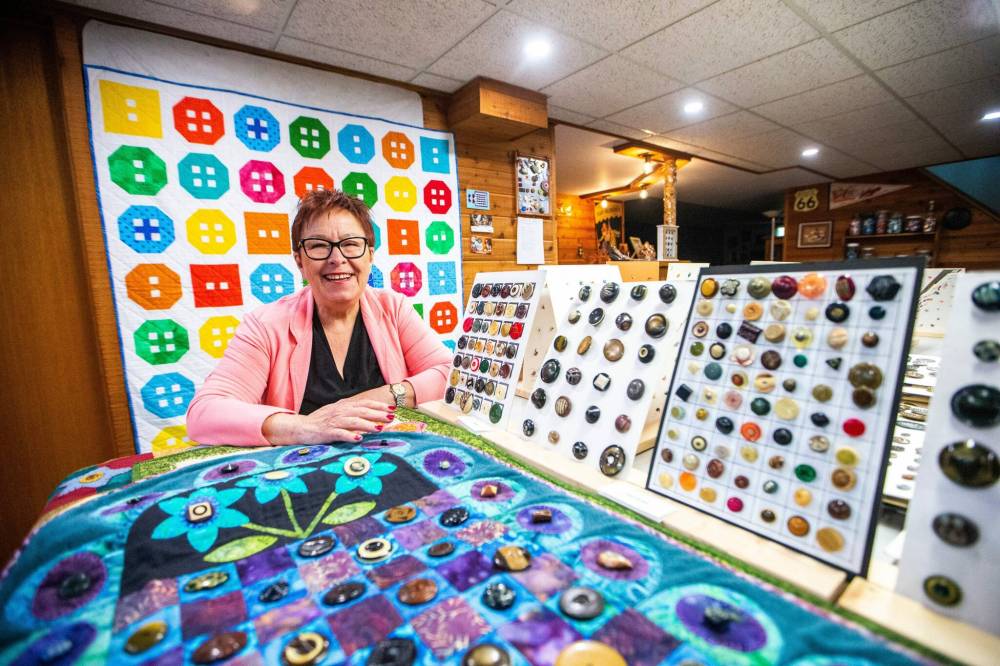 MIKAELA MACKENZIE / WINNIPEG FREE PRESS
Rita Wasney has been collecting buttons for 30 years.
