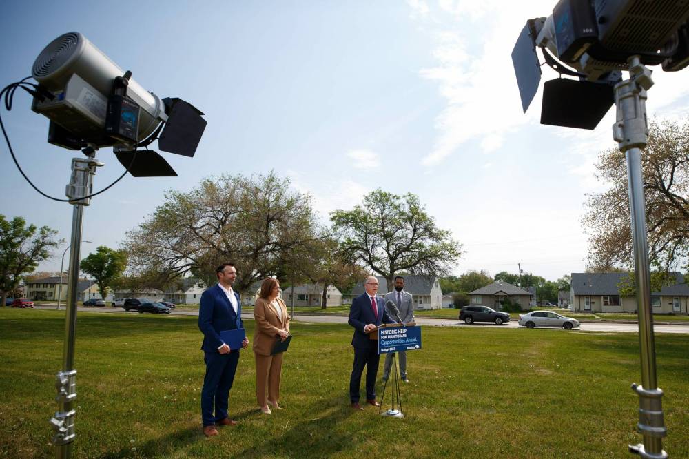 Mike Deal / Winnipeg Free Press Files
Winnipeg Mayor Scott Gillingham is joined by Premier Heather Stefanson, Municipal Relations Minister Andrew Smith (left), and Sport, Culture and Heritage Minister Obby Khan at the Kenaston Boulevard funding announcement June 1.