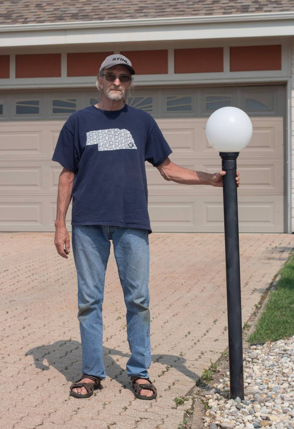 Mike Thiessen / Winnipeg Free Press
Peter Rogers said one of the two ornamental lamp posts he installed on either side of his driveway suddenly stopped working last October after a contractor hired by Bell MTS went through his neighbourhood installing fibre cable.