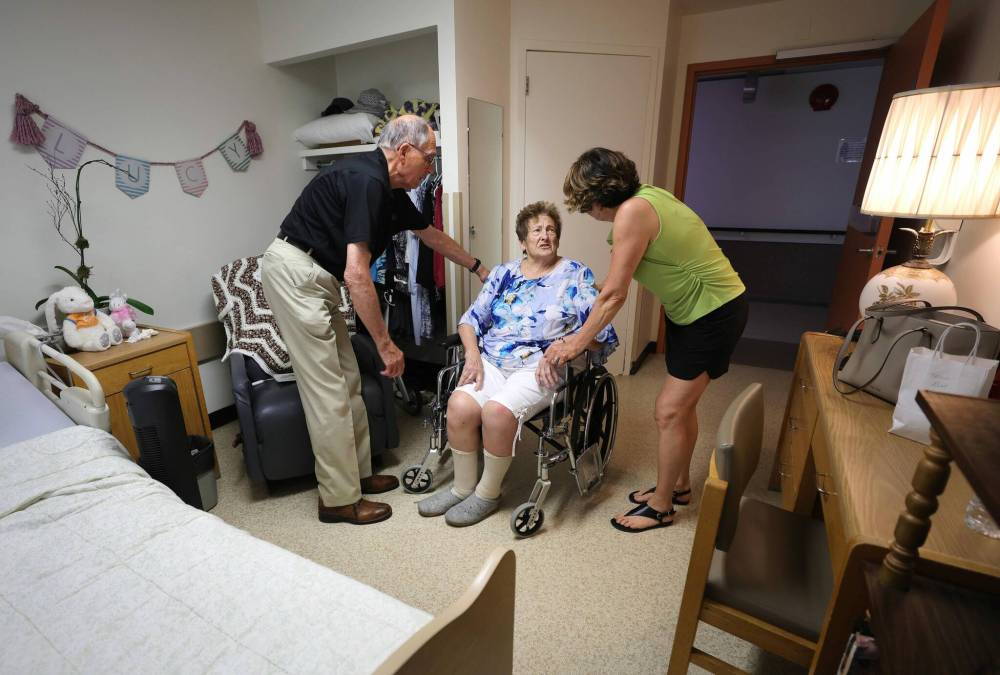 RUTH BONNEVILLE / WINNIPEG FREE PRESS
Lucy Grey, centre, speaks with her husband Bernie Gray and their daughter Dianne Grey-Wysocki, in Lucy’s room at Golden Lakes Lodge where there is no air conditioning.
