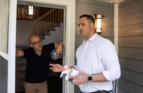 JESSICA LEE / WINNIPEG FREE PRESSLiberal candidate Ben Carr (right) speaks to North River Heights residents while canvassing the neighbourhood.