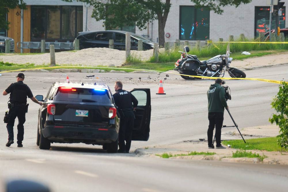 Mike Deal / Winnipeg Free Press
Winnipeg police investigate a collision between a white van and a motorcycle at Talbot Avenue and Levis Street on Wednesday.