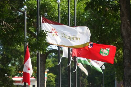MIKE DEAL / WINNIPEG FREE PRESS
                                Flags at Dauphin City Hall fly at half mast Friday morning.