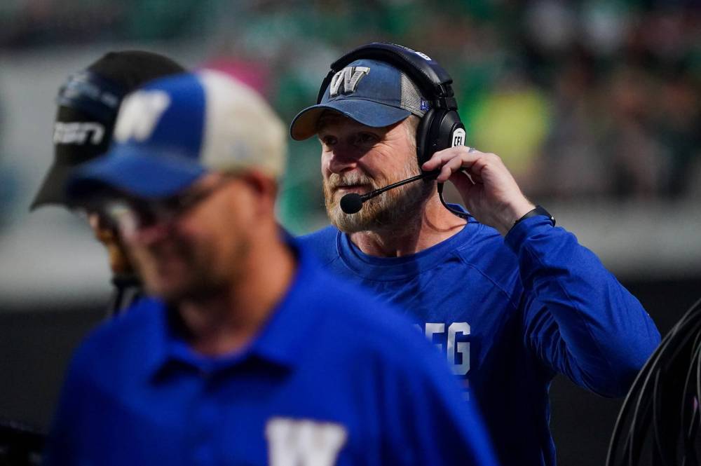 HEYWOOD YU / THE CANADIAN PRESS
Winnipeg Blue Bombers Mike O’Shea tossed a challenge flag after officials called an illegal block penalty.
