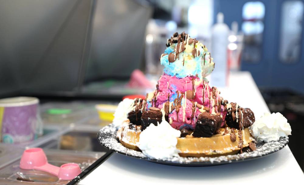 RUTH BONNEVILLE / WINNIPEG FREE PRESS
The custom designed waffle platter at D Spot Desserts is big enough to share.