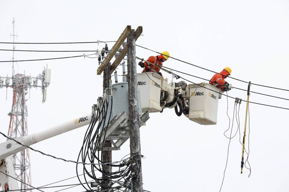 More than 2,000 Manitoba Hydro employees, including those who repair transmission lines and restore power when there’s an outage, could go on strike as of Friday. (Tim Smith / The Brandon Sun files)