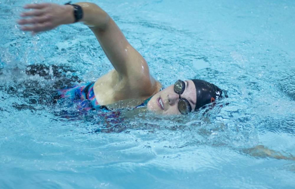 Para-triathlete Leanne Taylor works out at the Pan-Am Pool. (Mike Thiessen / Winnipeg Free Press)