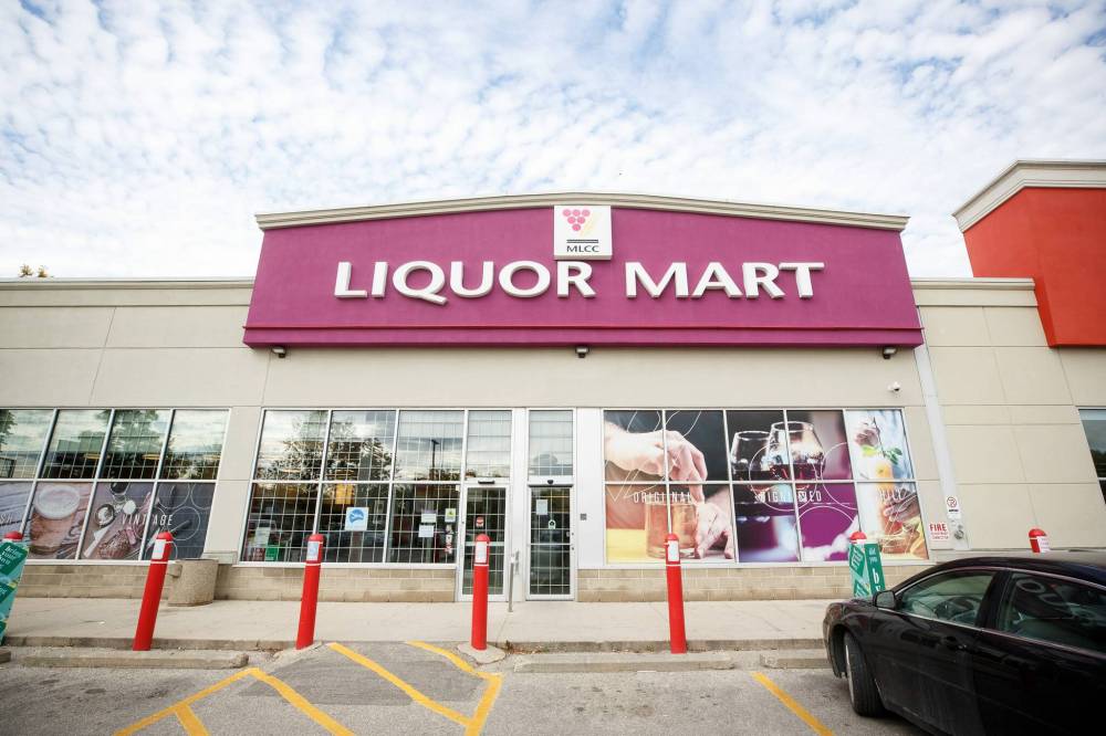 MIKE DEAL / WINNIPEG FREE PRESS FILES
Liquor workers at Manitoba Liquor & Lotteries Corp. have voted in favour of a strike.