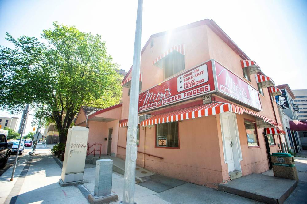 MIKAELA MACKENZIE / WINNIPEG FREE PRESS
Mitzi’s Chicken Finger Restaurant just celebrated its 45th anniversary.