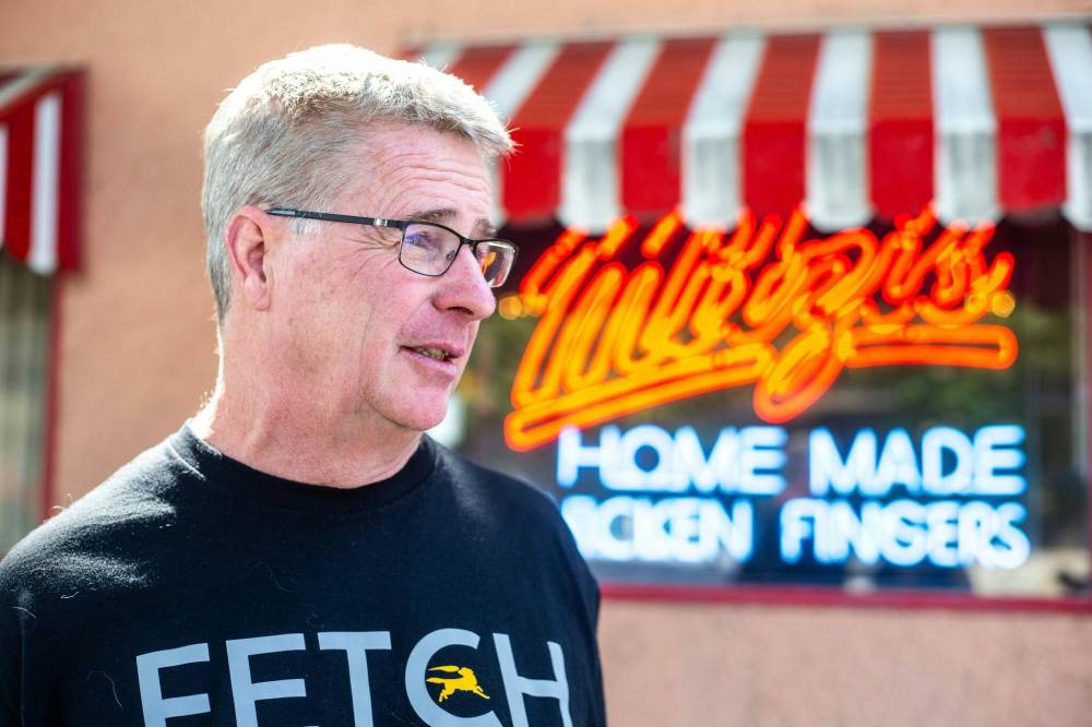 MIKAELA MACKENZIE / WINNIPEG FREE PRESS
Rick Yates picks up a takeout order downtown on Friday at Mitzi’s Chicken Finger Restaurant, which is up for sale.