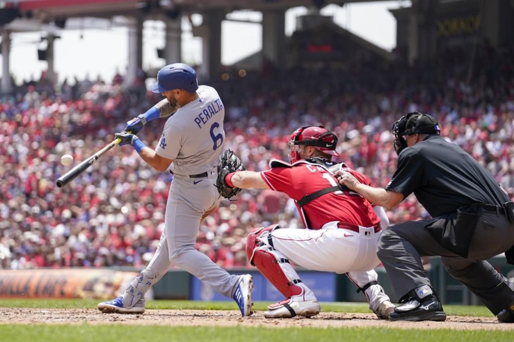Los Angeles Dodgers' David Peralta (6) hits a two-run single in the third inning of a baseball game against the Cincinnati Reds in Cincinnati, Thursday, June 8, 2023. (AP Photo/Jeff Dean)