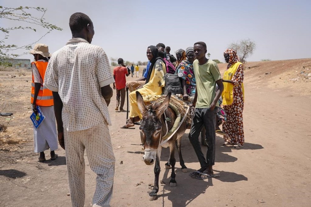 FILE - People cross the border from Sudan to South Sudan at the Joda border crossing in South Sudan, May 16, 2023. The U.N. migration agency says Sudan’s conflict has displaced more than 2 million people as the tally of civilians killed in the fighting climbed to at least 959 people. Sudan has plunged into chaos since mid-April when monthslong tensions between the military and its rival, the paramilitary Rapid Support Forces, exploded into open fighting in the capital, Khartoum, and elsewhere across the northeastern African nation. The fighting has forced more than 1.6 million people to leave their homes for safer areas inside Sudan. (AP Photo/Sam Mednick, file)