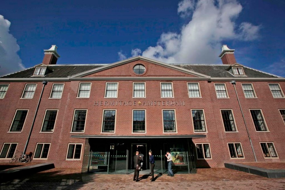 FILE - Visitors use one of the entrances to the museum during a press preview of the Hermitage Amsterdam museum in Amsterdam, Netherlands, on June 18, 2009. An Amsterdam museum that severed ties with St. Petersburg's Hermitage collection after Moscow's invasion of Ukraine last year has been renamed and on Monday June 26, 2023 announced partnerships with renowned galleries in London, Paris and Washington, D.C. Starting in September, the Hermitage Amsterdam will be called H'ART Museum. (AP Photo/Peter Dejong, File)