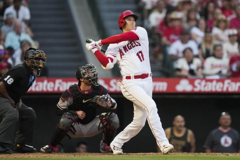 Los Angeles Angels designated hitter Shohei Ohtani (17) singles during the third inning of a baseball game against the Arizona Diamondbacks in Anaheim, Calif., Friday, June 30, 2023. (AP Photo/Ashley Landis)