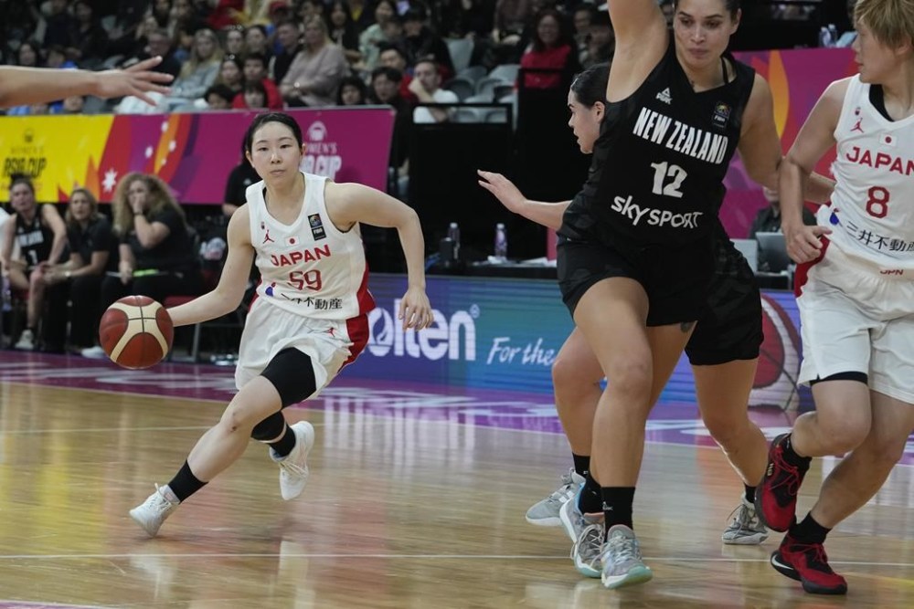 Japan's Anri Hoshi runs at the New Zealand defenders during their women's basketball Asia Cup semifinal game in Sydney, Australia, Saturday, July 1, 2023. (AP Photo/Mark Baker)