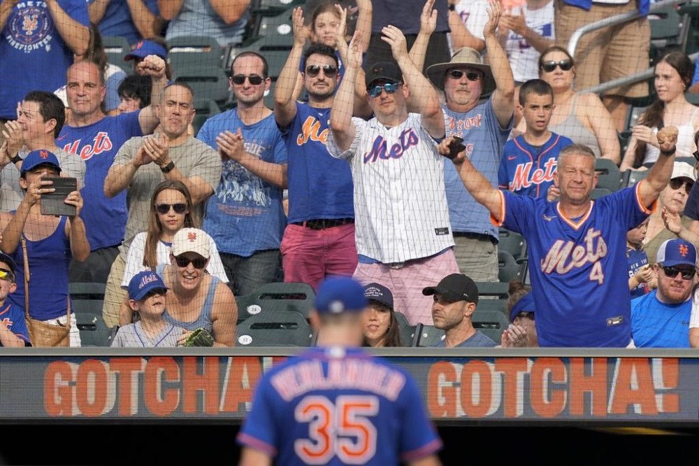 Fans cheer for New York Mets starting pitcher Justin Verlander (35) after he retired the San Francisco Giants during the seventh inning of a baseball game, Saturday, July 1, 2023, in New York. (AP Photo/John Minchillo)