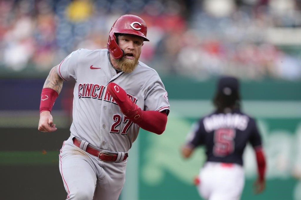 Cincinnati Reds' Jake Fraley advances to third base on Spencer Steer's single in the second inning of a baseball game against the Washington Nationals, Monday, July 3, 2023, in Washington. (AP Photo/Patrick Semansky)