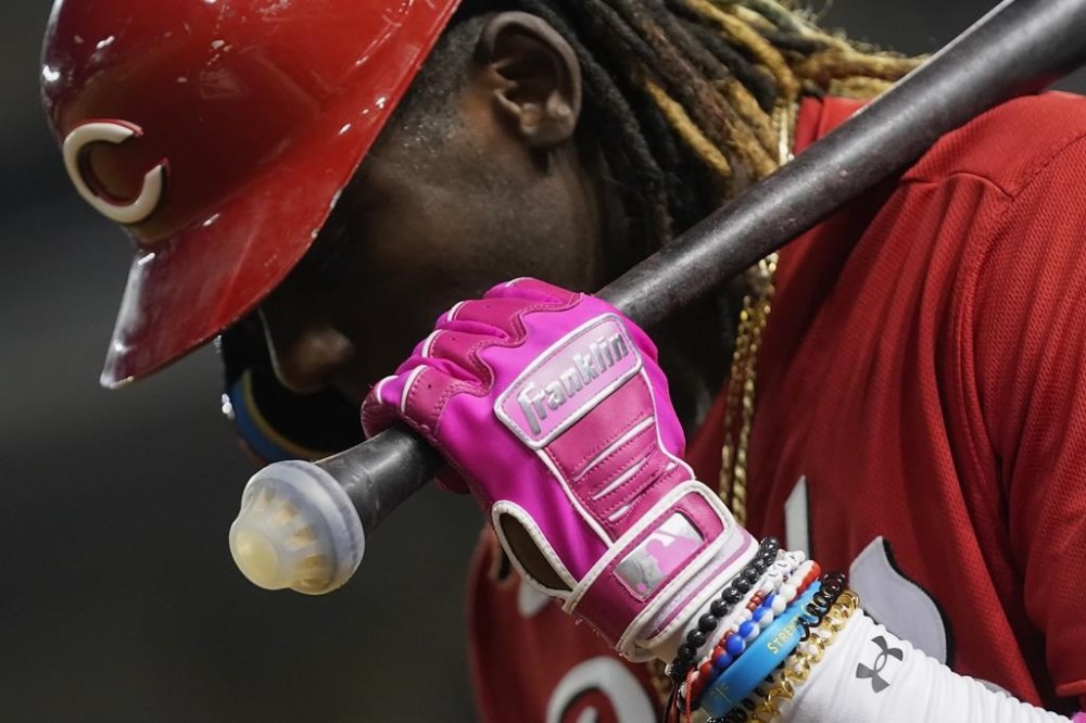 Cincinnati Reds' Elly De La Cruz prepares for an at-bat in the sixth inning of a baseball game against the Washington Nationals, Wednesday, July 5, 2023, in Washington. (AP Photo/Patrick Semansky)