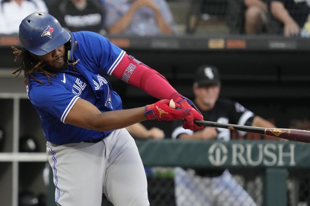 Toronto Blue Jays' Vladimir Guerrero Jr. hits an RBI single against the Chicago White Sox during the 11th inning in the first baseball game of a doubleheader Thursday, July 6, 2023, in Chicago. The Blue Jays won 6-2. (AP Photo/Nam Y. Huh)