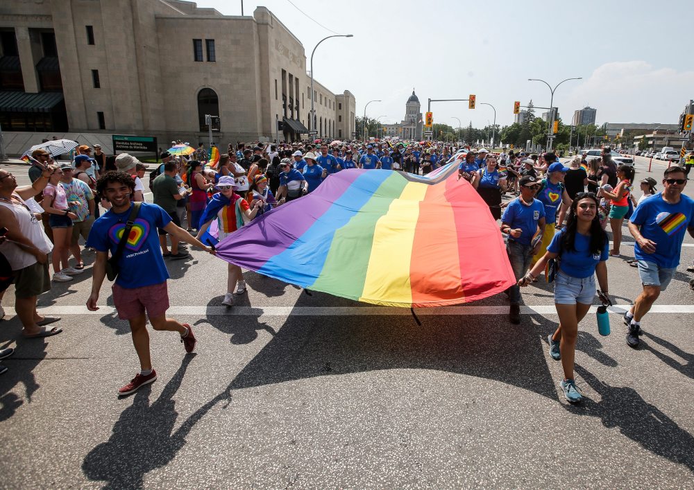 JOHN WOODS / WINNIPEG FREE PRESS
About 10,000 individuals and over 160 groups registered to walk in the parade which snaked from Memorial Boulevard down Portage Avenue and Main Street to The Forks.