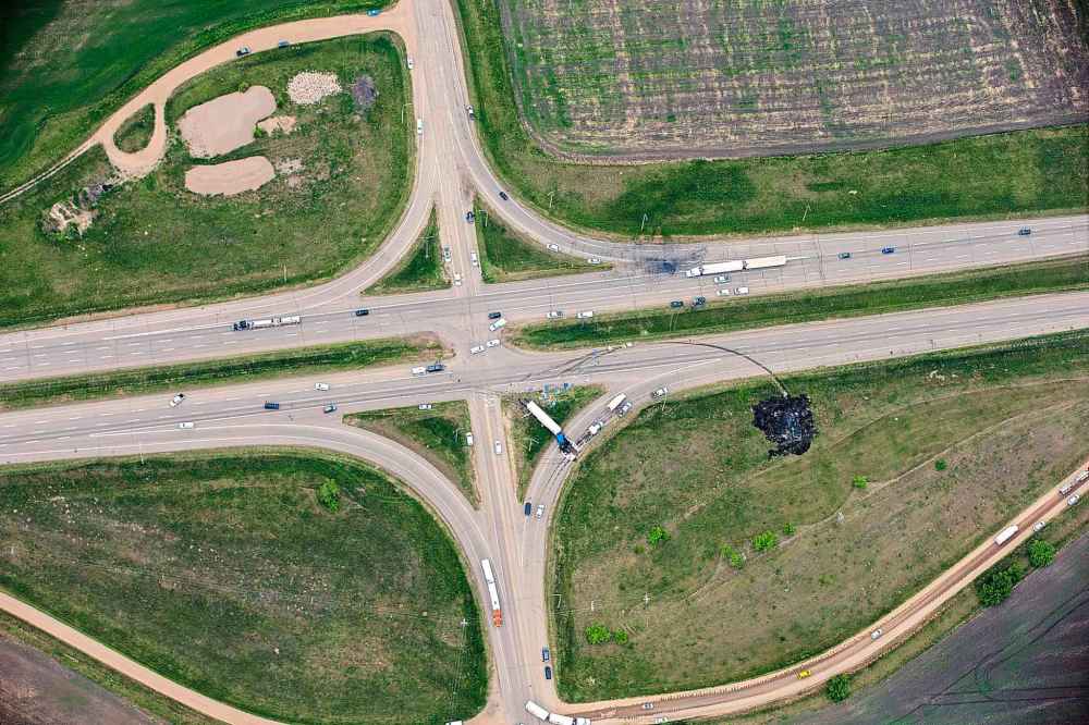 MIKAELA MACKENZIE / WINNIPEG FREE PRESS
In Canada, it’s common, if not standard, to construct at-grade intersections in rural areas, where vehicles from local roadways intersect with highways at the same elevation.