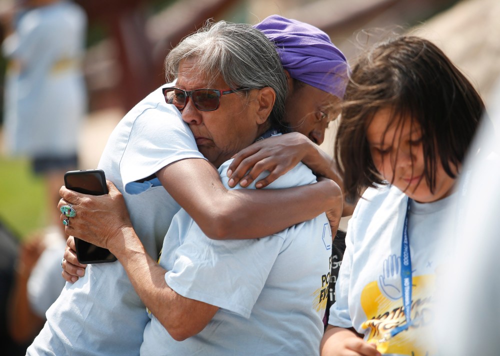 JOHN WOODS / WINNIPEG FREE PRESS
Supporters comfort each other at a Fentanyl Awareness Walk at Oodena Circle. Sunday.