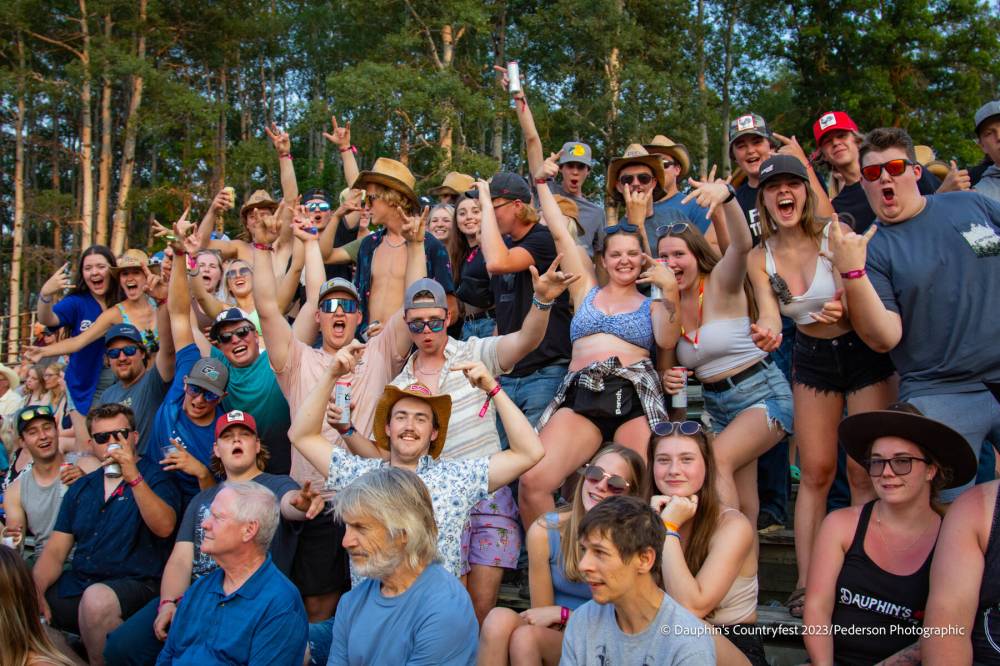 DAUPHIN’S COUNTRYFEST
Temperatures topped 30 C at Countryfest, but fans didn’t let that get in their way.